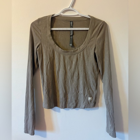 Vuori Long Sleeve Pose Scoop Tee Medium - Picture 2 of 7